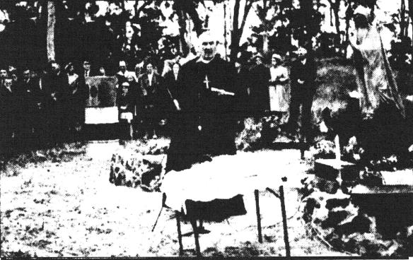 Fatima statue Mt Ommaney 1951 cropped adjusted